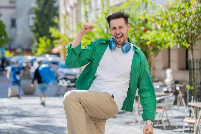 “Flags Everywhere”: Foreigners Share The Most Bizarre Things They Noticed While Visiting The U.S.