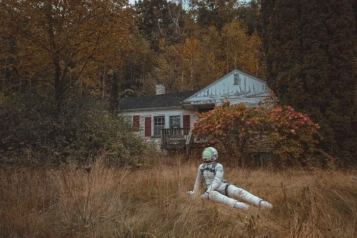 "The Lonely Astronaut": Capturing Self-Portraits In Decaying, Abandoned Environments (40 Pics)
