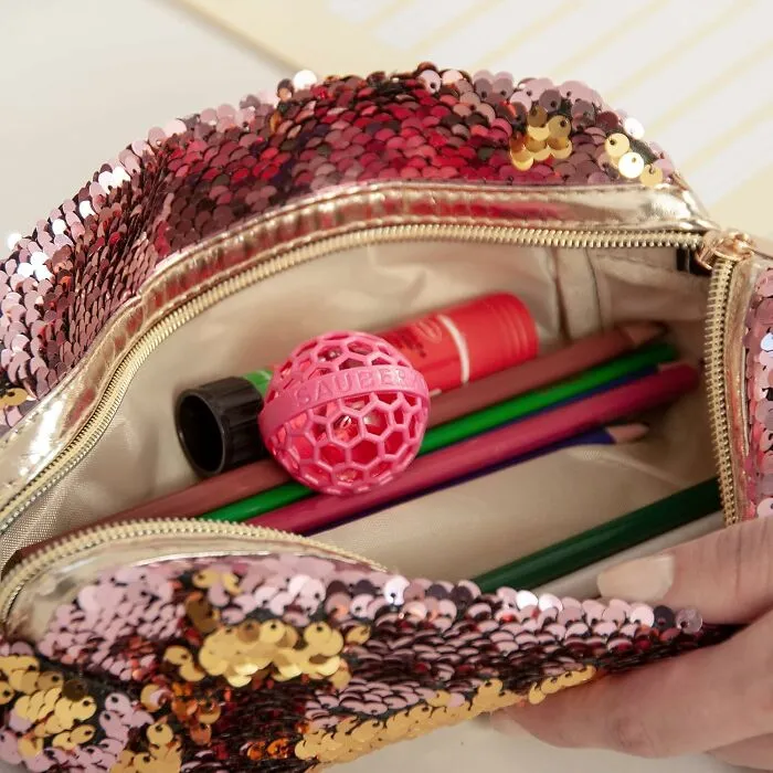Your Handbag Has Seen More Spills Than A Waitress On Roller Skates, But The <a Style="Display:inline;" Href="Https://Www.amazon.com/Sauberkugel-Clever-Cleaning-Purses-Backpacks/Dp/B07lfhk64c?crid=3ur4hhwnllji6&dib=eyj2ijoimsj9.atczyzmoo1qbx1_uew9ucs7zufr4jeteqou2qrfukiolz7fvbltszlm-Mhh3hk2r2tc_aqwwwyuz3wvhykgegbtm-Kwmfda-D7ph5nz3uavfpsf15w1nora6tfvgtmq5egguw7zxyo54tjlc0kia1lsnuzbjluzeysmzssagucblqk9vz1idaogpucfmpgui7ayuo4aae8r21o1pwwk0glttdsfhwxdwpl3clzsn-Oc_q9l0ty9yksnpkwginshztlnm7kwjd148tmq6x2x-U3hfx20zajtvpy-0okc8u_uk2zogw_6m1akiuaau0xism5wgztnppaq1x1rsvi0fe3fklrmv1ypmglrkuapgx1p4vtx1ckyir1ldxmzyem8tgtiw8xmawtqak-Fm2rc-2pfdrnvxhshwj6hh3vn5e4b2v22kzmtbtytcmwiul-Ll.wn8rmhxttw1yqjmqmugnqn4wsaf0gyq8x0mxreotil0&dib_tag=se&keywords=the%2bclean%2bball&qid=1740572752&sprefix=the%2bclean%2bball%2caps%2c330&sr=8-1&th=1&linkcode=ll1&tag=bpwombat-20&linkid=a02c72249a9c201e788c51a0ab393a50&language=en_us&ref_=as_li_ss_tl" Target="_blank"><span Style="Font: Inherit; Color: #d74b1f;"> Handbag Cleaning Ball </Span> Is Here To Freshen It Up And Keep It Looking Designer-Ready