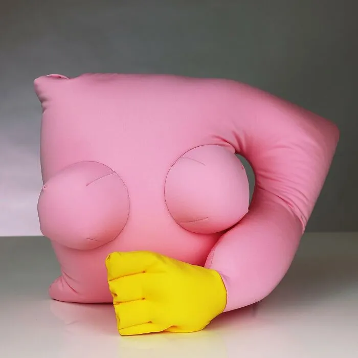Cuddle Up With The Ultimate Partner In Crime - The <a Style="Display:inline;" Href="Https://Www.amazon.com/Dp/B002yvfssw?ascsubtag=4983675%2c15%2c36%2cd%2c0%2c0%2c0%2c1396%3a1%3b900%3a2%3b974%3a3%3b1125%3a2%3b1338%3a1%2c300640%2c0%2c0%2cgoogle&btn_ref=srctok-A5a5efb57532ed72&linkcode=ll1&tag=bpyak-20&linkid=7027e571a5d835f9f921bed22bbfcd0b&language=en_us&ref_=as_li_ss_tl" Target="_blank"><span Style="Font: Inherit; Color: #d74b1f;"> Original Girlfriend Pillow </Span> Is The Gift That Says "I Love You, But Also I Love My Arm Not Falling Asleep"