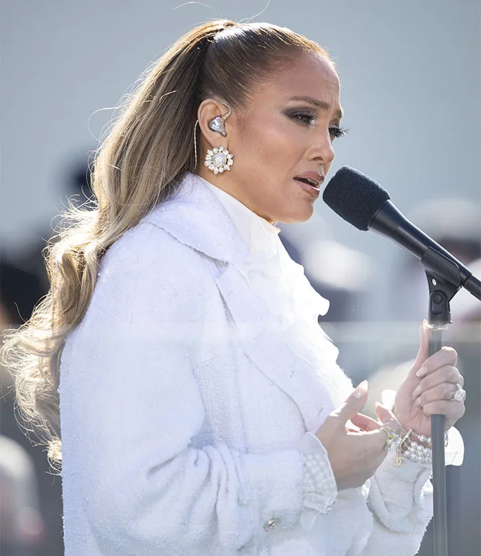 “She Literally Can’t Sing”: People Are Sharing The Worst Singers That Made It Big