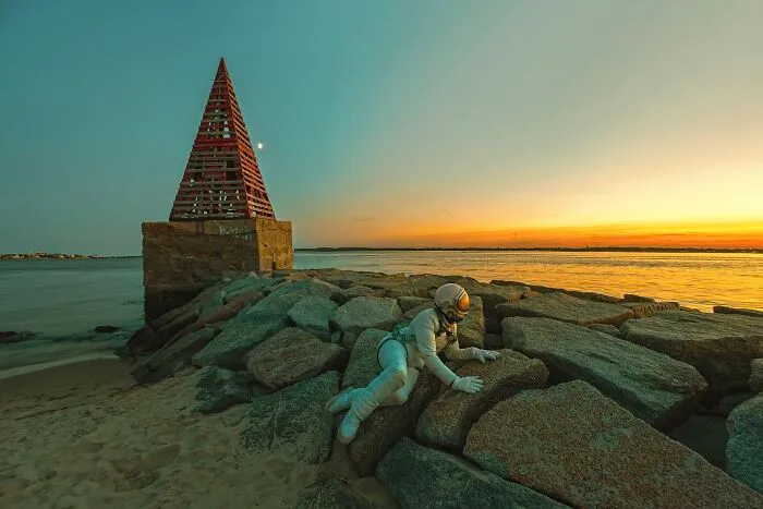 "The Lonely Astronaut": Capturing Self-Portraits In Decaying, Abandoned Environments (40 Pics)