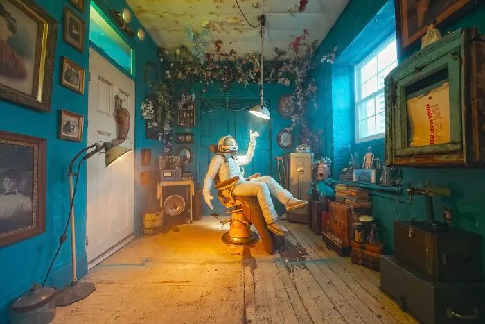 "The Lonely Astronaut": Capturing Self-Portraits In Decaying, Abandoned Environments (40 Pics)