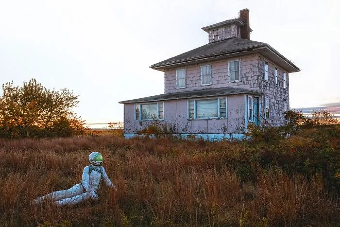 "The Lonely Astronaut": Capturing Self-Portraits In Decaying, Abandoned Environments (40 Pics)