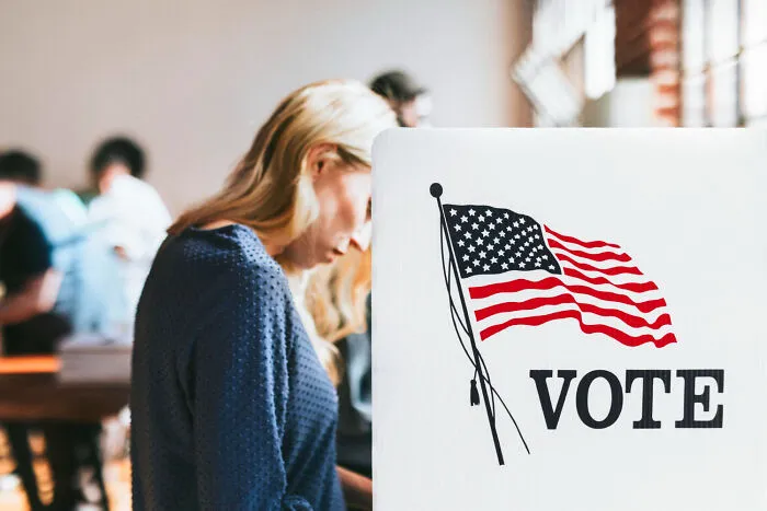 “Flags Everywhere”: Foreigners Share The Most Bizarre Things They Noticed While Visiting The U.S.