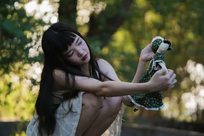 32 Quiet Signs That Reveal Some People Have Weathered Life’s Storms