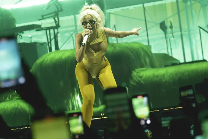 “She Literally Can’t Sing”: People Are Sharing The Worst Singers That Made It Big