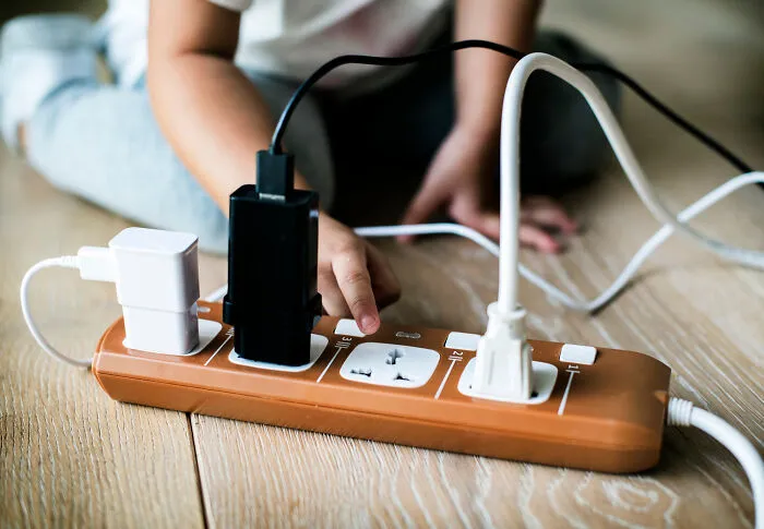 Netizens Share Their 41 “Must-Haves” For Travelling, From The Obvious To Super Specific Items