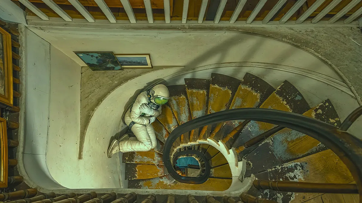 "The Lonely Astronaut": Capturing Self-Portraits In Decaying, Abandoned Environments (40 Pics)