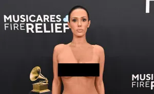 23 Celebridades vestidas desastrosamente durante los premios Grammy de 2025
