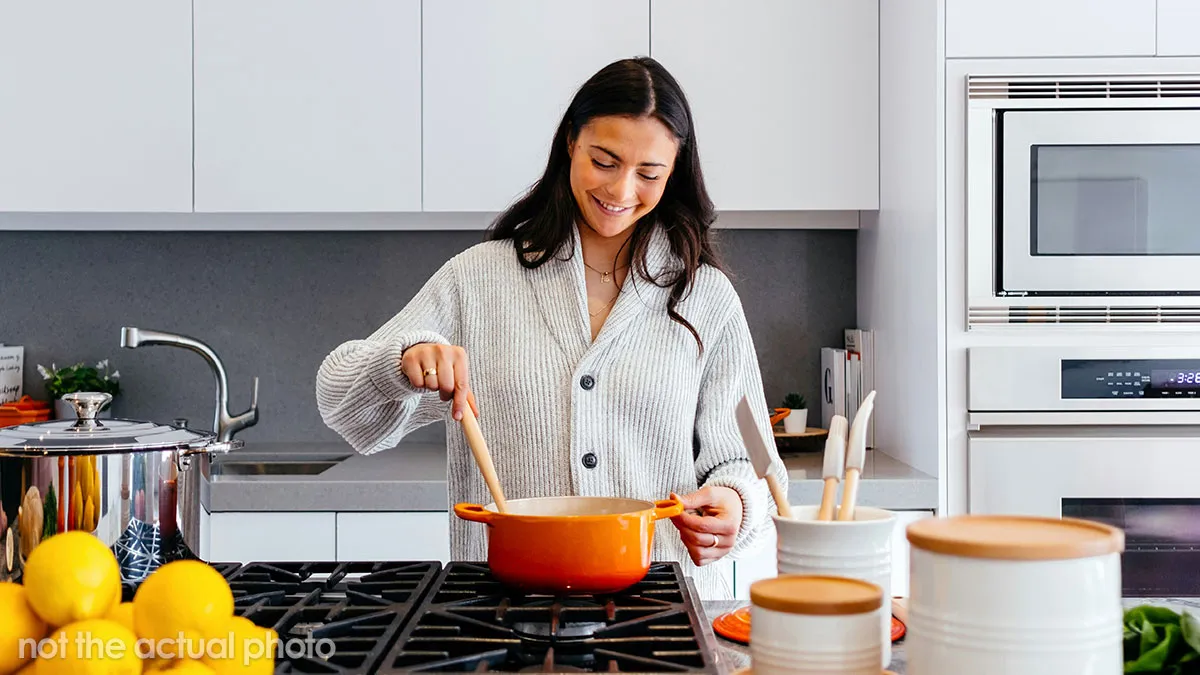 Man Warns About 4 Toxic Items In Your Kitchen That Are Actually Harmful And Their Substitutes 