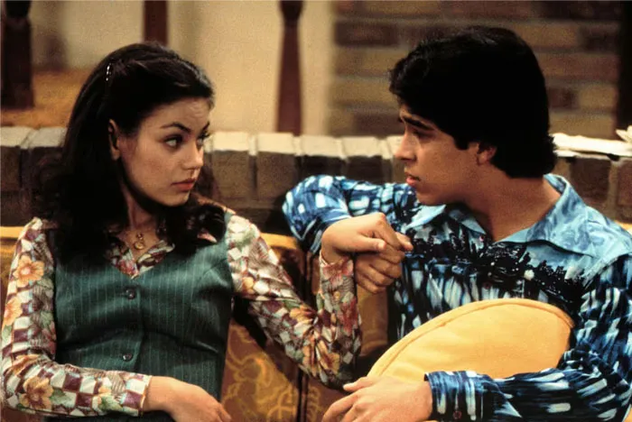 50 TV Couples Who Had No Chemistry, No Passion, And No Business Being Together