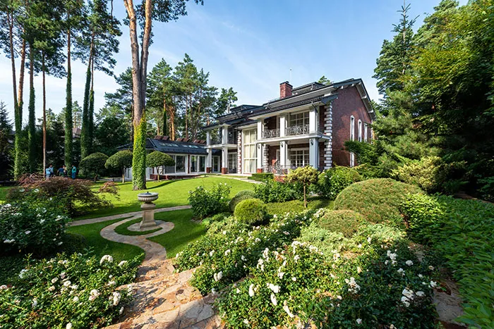 30 Things Crazy-Rich People Purchase That No One Else Would Even Think They Actually Need
