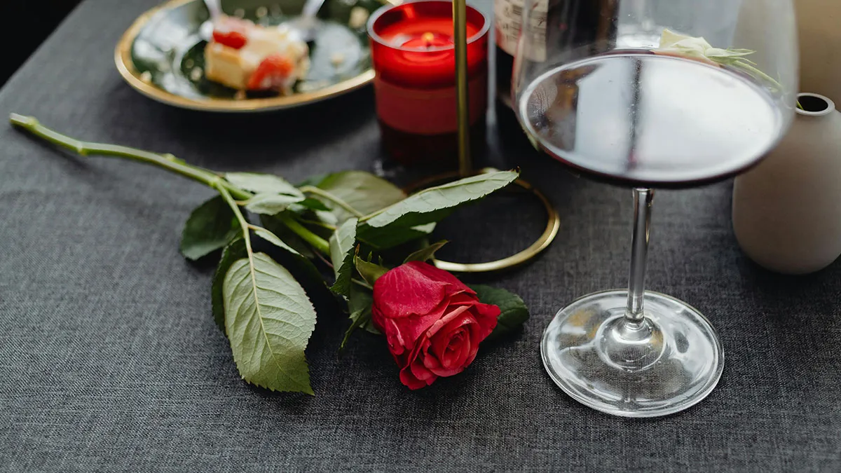 Woman Asks Netizens If Date’s Bizarre Behaviors Are Early Red Flags, Is Told To Run Away