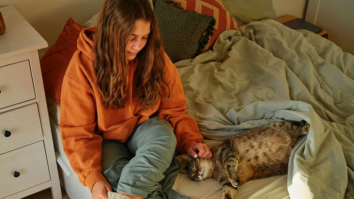 Couple Offers To Let Homeless Friend Stay With Them, Didn't See Her Audacity And Entitlement Coming