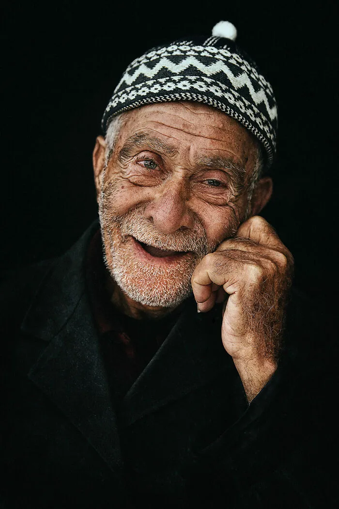 Photographer Captures The Raw, Unscripted Beauty Of The Human Face (38 Pics)