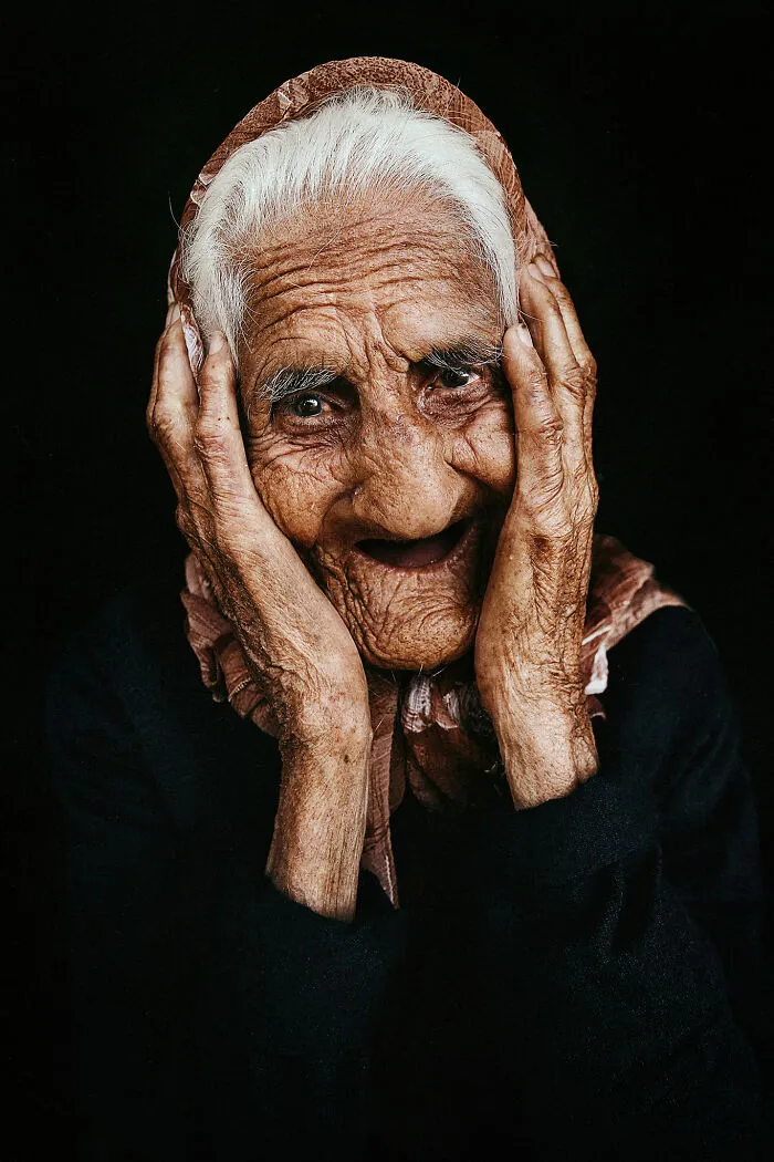 Photographer Captures The Raw, Unscripted Beauty Of The Human Face (38 Pics)