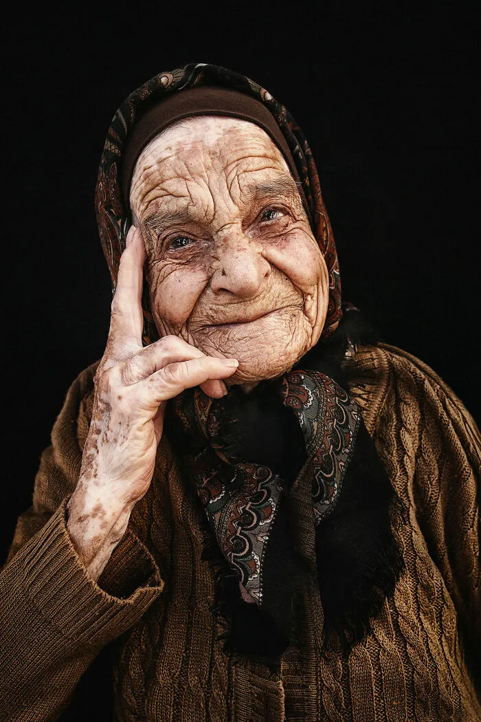 Photographer Captures The Raw, Unscripted Beauty Of The Human Face (38 Pics)