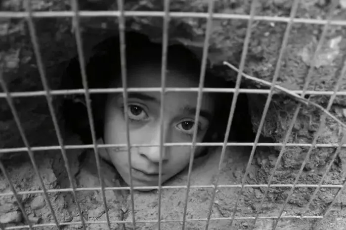 Photographer’s 32 Captivating Photos Show The Emotional Depth Of Childhood