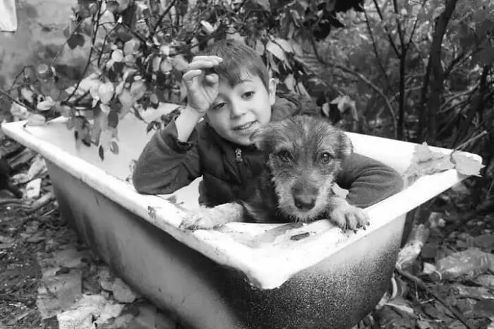 Photographer’s 32 Captivating Photos Show The Emotional Depth Of Childhood