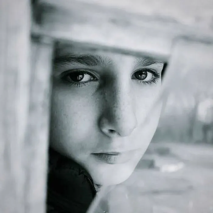 Photographer’s 32 Captivating Photos Show The Emotional Depth Of Childhood