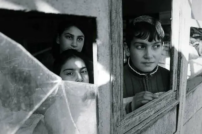 Photographer’s 32 Captivating Photos Show The Emotional Depth Of Childhood