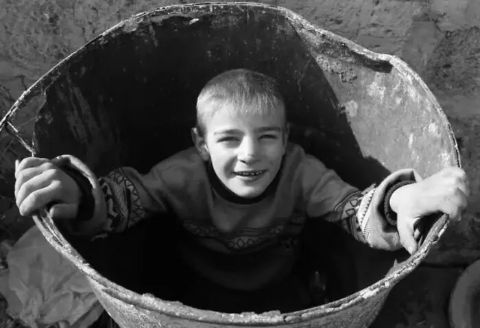 Photographer’s 32 Captivating Photos Show The Emotional Depth Of Childhood