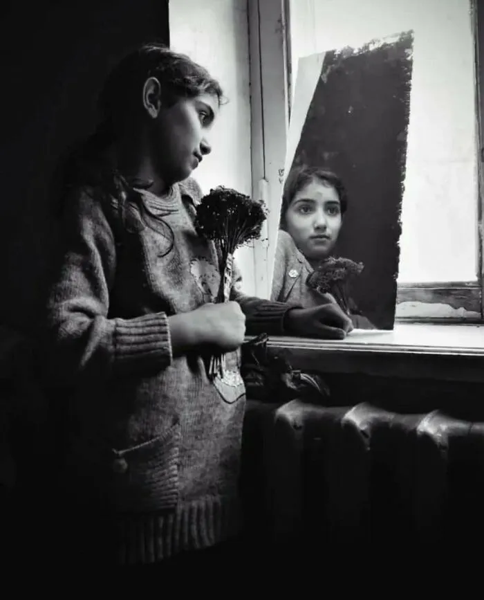 Photographer’s 32 Captivating Photos Show The Emotional Depth Of Childhood