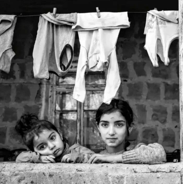 Photographer’s 32 Captivating Photos Show The Emotional Depth Of Childhood