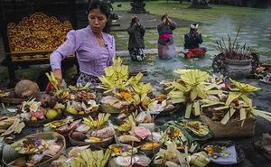 I Documented The Vibrant And Spiritual Spectacle Known As Galungan (17 Pics)