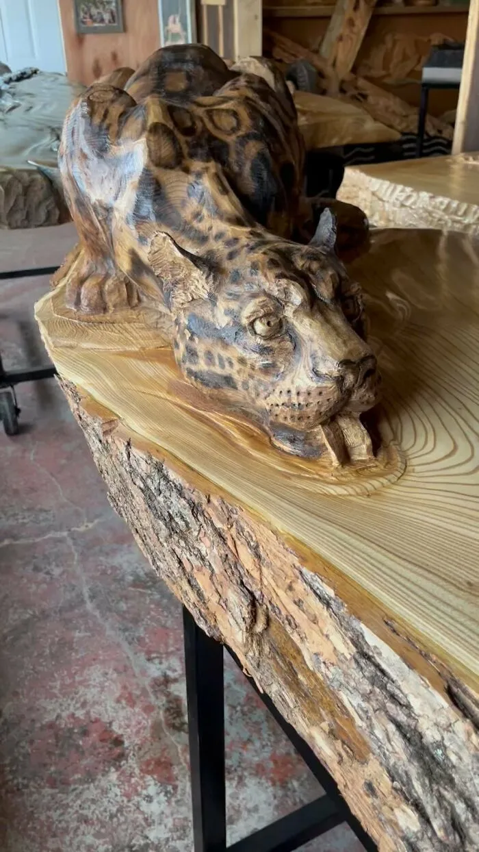 This Chainsaw Sculptor Transforms Logs Into Stunning Works Of Art (20 Pics)