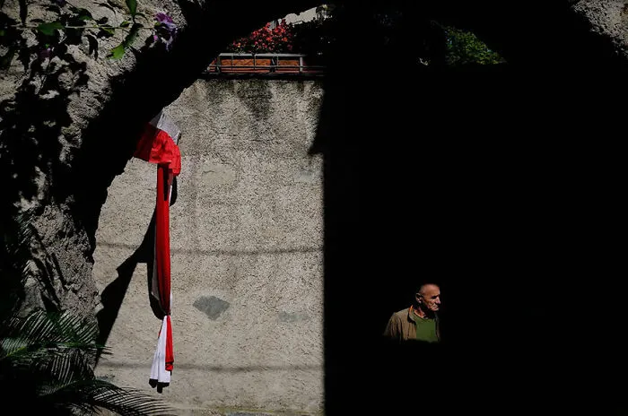 Photographer Transforms Everyday Moments Into Abstract Street Art (40 Pics)