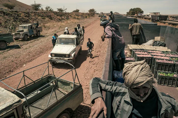 Mauritanian Traders Arrive At Zouerat Train Station And Are Met By Their Colleagues With A Pick-Up Truck Who Come To Collect The Goods