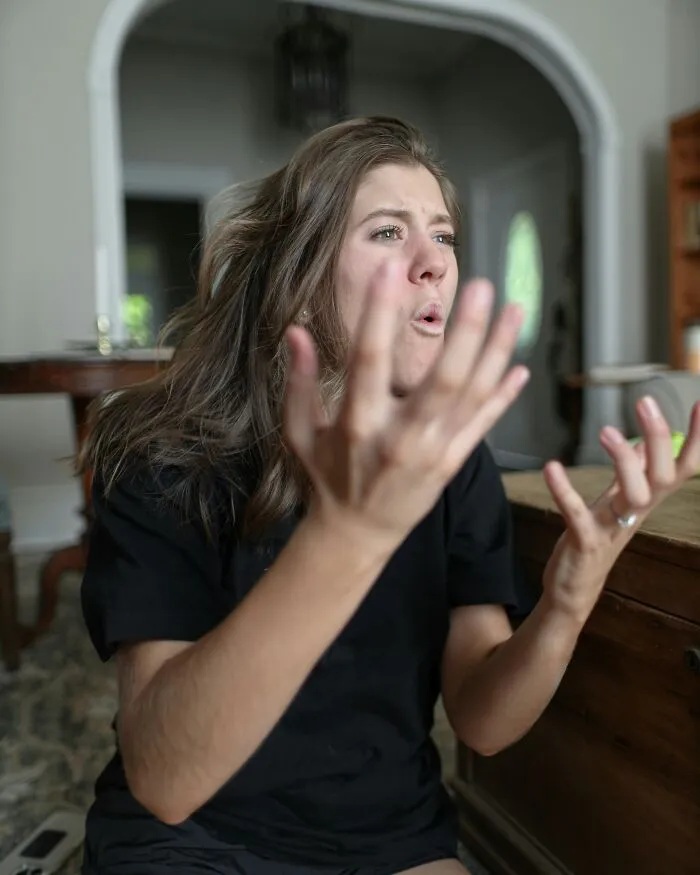“I'm No Contact With My Parents”: 30 Parents’ Mistakes Millennials Swear Not To Repeat