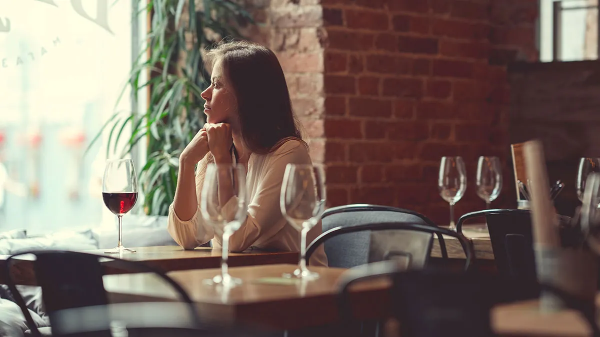 Woman Confused How She’s The Jerk For Leaving Her Birthday After An Hour As Nobody Showed Up