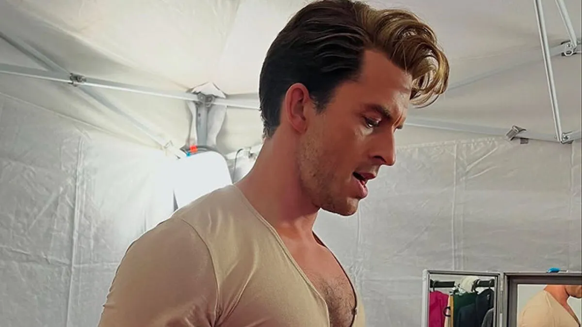 "Daddy": Jonathan Bailey's Muscles Stun People After 'Wicked' Behind-The-Scenes Photo Goes Viral