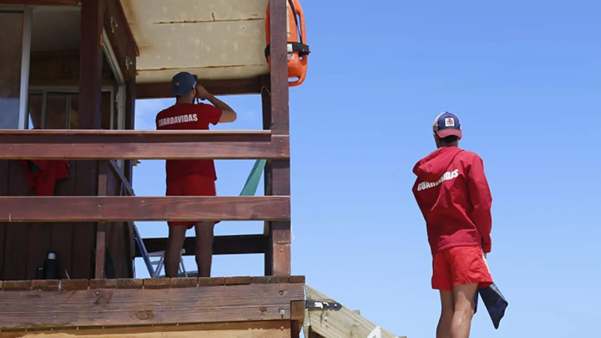 Father Beats Up Lifeguard After He Saved His Boy's Life