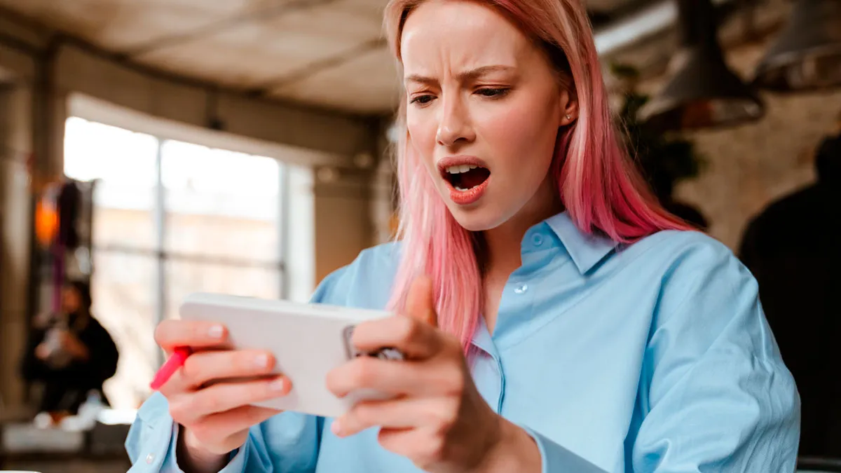 Woman Refuses To Cover Friend’s Part Of The Vacation When She Says She Has No Money Last Minute