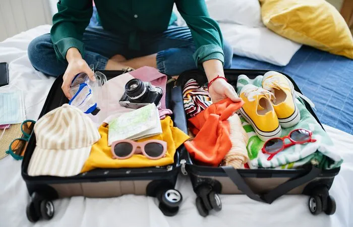 Netizens Share Their 41 “Must-Haves” For Travelling, From The Obvious To Super Specific Items
