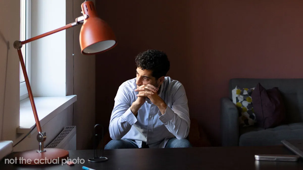 Guy Gets Dumped Mid-Trip And Doesn’t Have Anywhere To Go, Friend Hosting Him Is Running Out Patience 