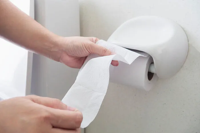 Netizens Share Their 41 “Must-Haves” For Travelling, From The Obvious To Super Specific Items