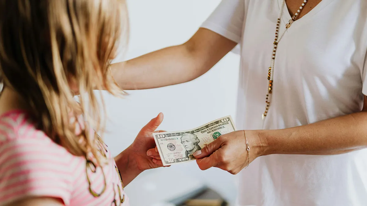 Mom Shares Controversial Approach To Teaching Kids About Money And The Internet Loves It