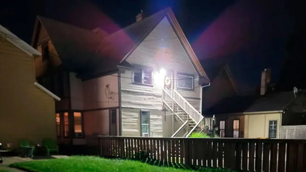 “A Light Inside My House?”: Woman Refuses To Turn Off Her Kitchen Light For Karen’s Convenience