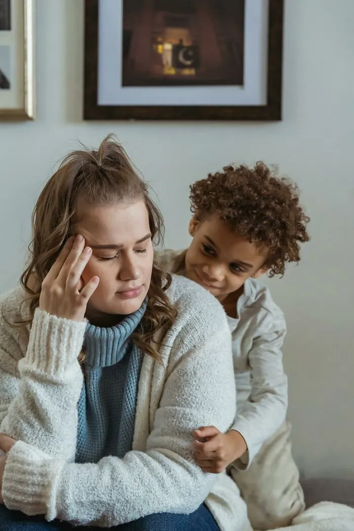 “I'm No Contact With My Parents”: 30 Parents’ Mistakes Millennials Swear Not To Repeat