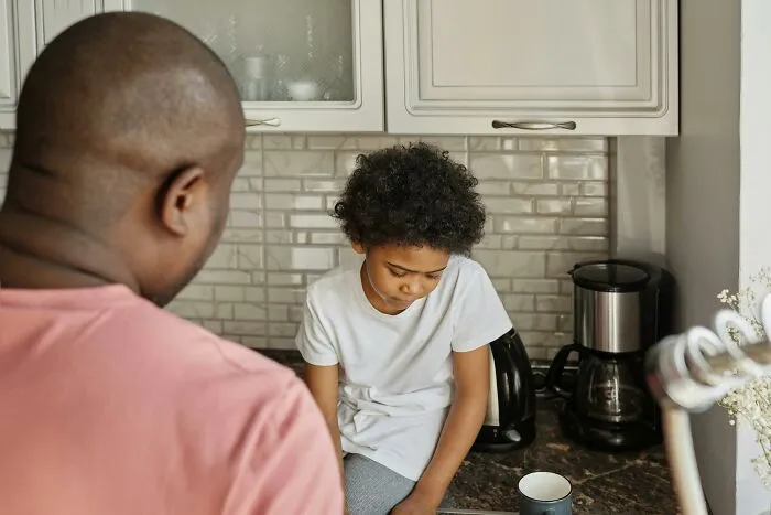 “I'm No Contact With My Parents”: 30 Parents’ Mistakes Millennials Swear Not To Repeat