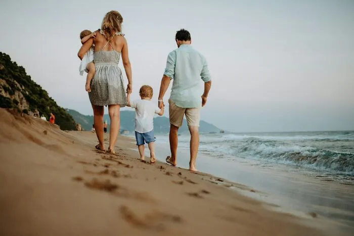 “I'm No Contact With My Parents”: 30 Parents’ Mistakes Millennials Swear Not To Repeat