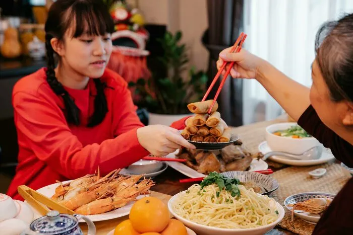 33 Cultural Differences People Were Shocked To See Abroad