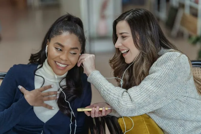 "We Weren't Raised Like This": 35 Social Rules That People Need to Remember