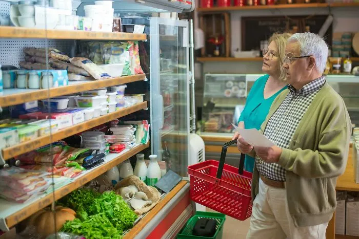 50 Times Strangers Forgot They Were In Public And Said The Most Unhinged Things (New Pics)