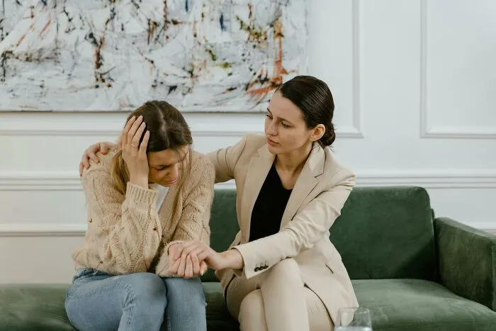 “What Did Your Therapist Tell You That Flipped The Switch In Your Brain For The Better?” (35 Answers)
